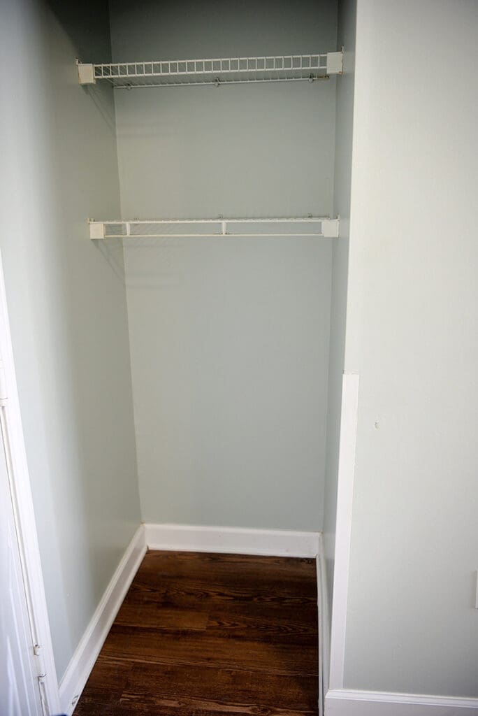 closet with shelves